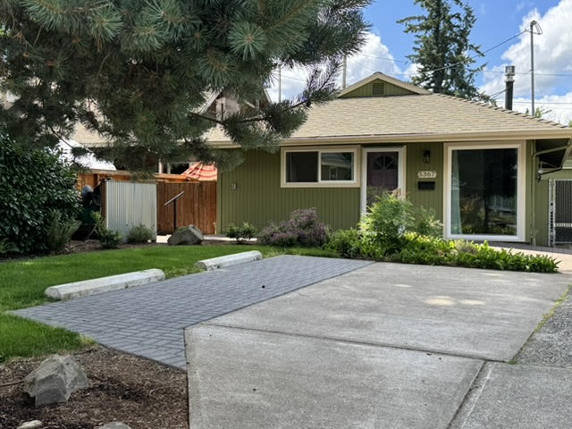 Sleek Contemporary 3BR near Lents — 5367 SE 91st Ave